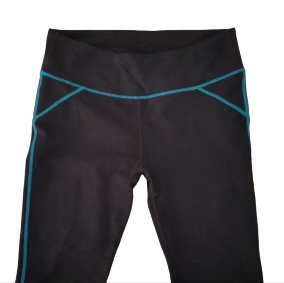 Fabletics High Rise Sydney Capri Leggings Size Small Black. - Picture 4 of 6